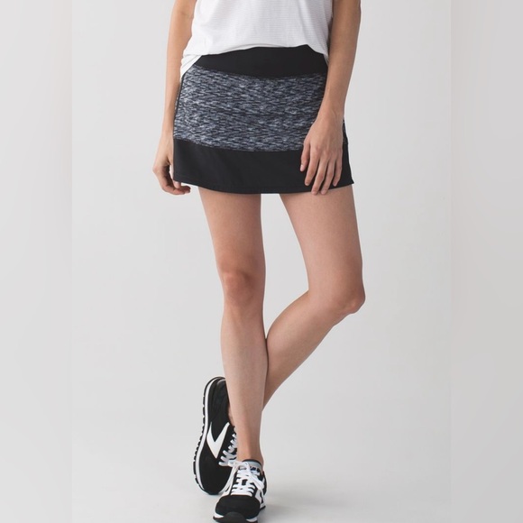 Lululemon Size 8 Pace Rival Skirt II Dramatic Static White Black / Black - Picture 1 of 6